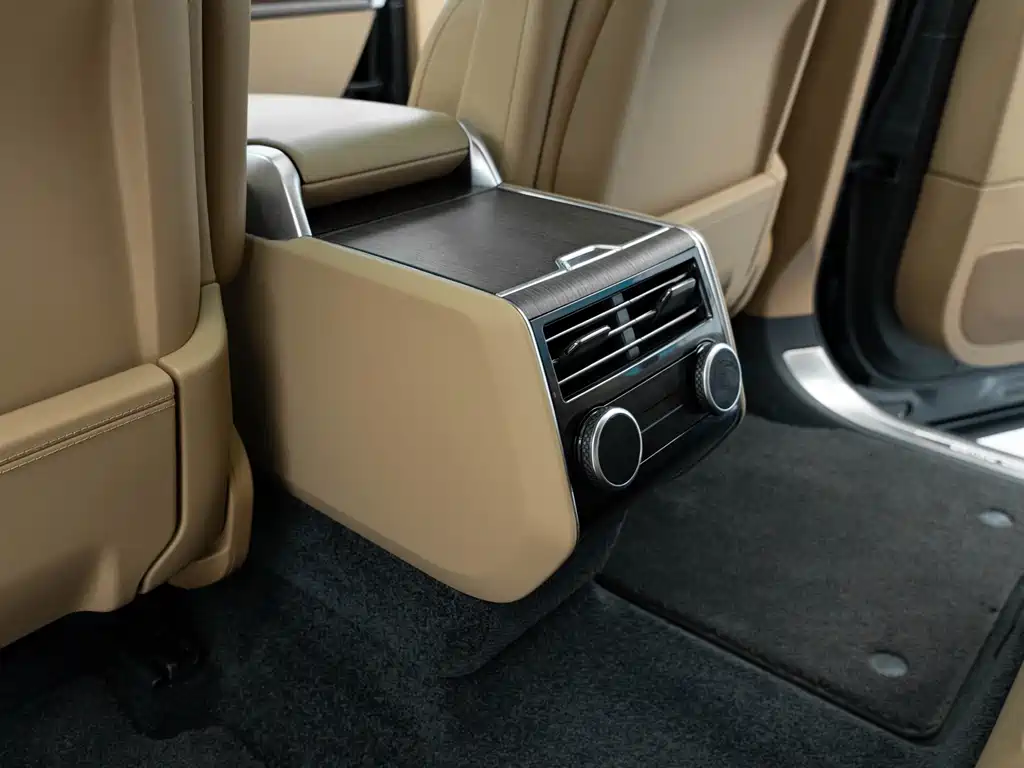 Range Rover 2023 3.0 L6 400PS Genesis Extended Edition купить на сайте DeffCars