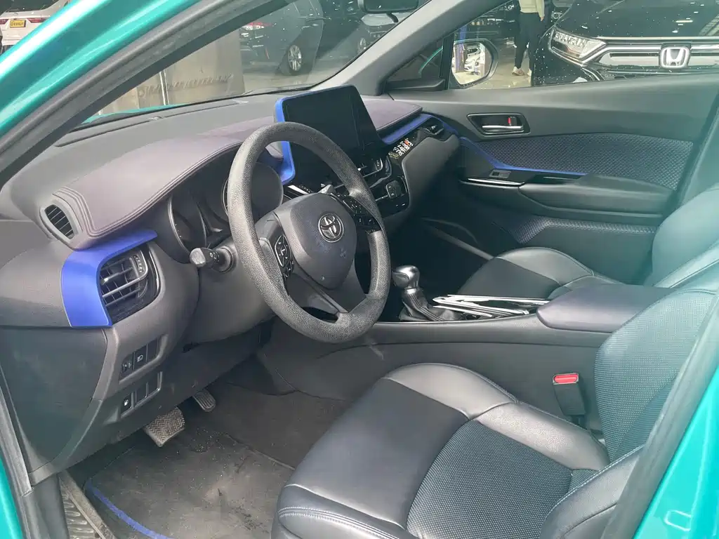 Toyota C-HR 2020 2.0L Leading Edition купить на сайте DeffCars
