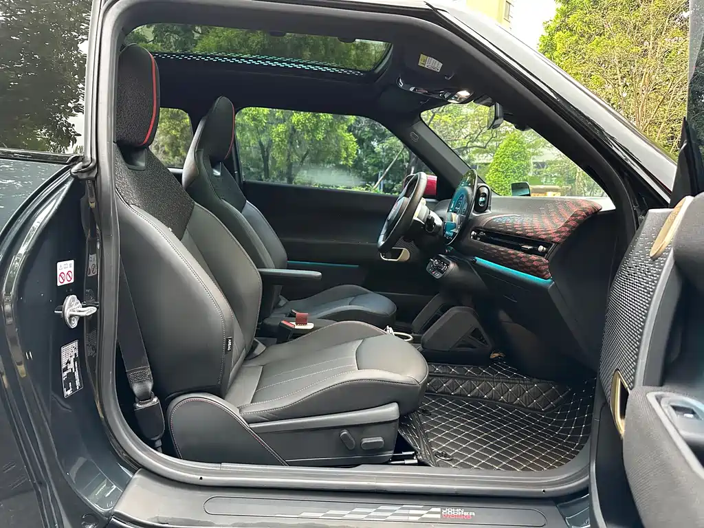 ELECTRIC MINI JCW 2025 JOHN COOPER WORKS купить на сайте DeffCars