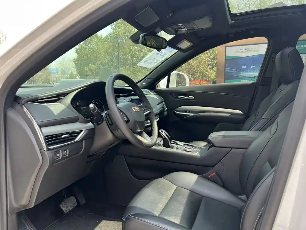 Cadillac XT4 2020 28T two-wheel drive leading model купить на сайте DeffCars