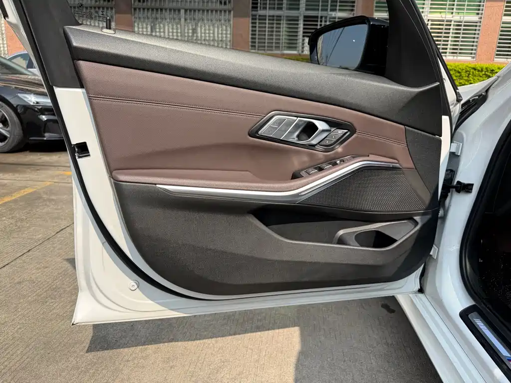 BMW 3 Series 2021 Facelift 2 325Li M Sports Package купить на сайте DeffCars