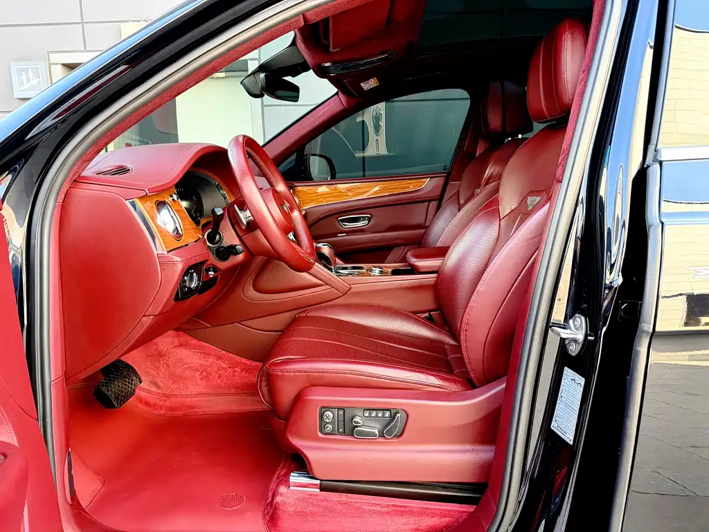 Bentayga 2021 4.0T V8 купить на сайте DeffCars