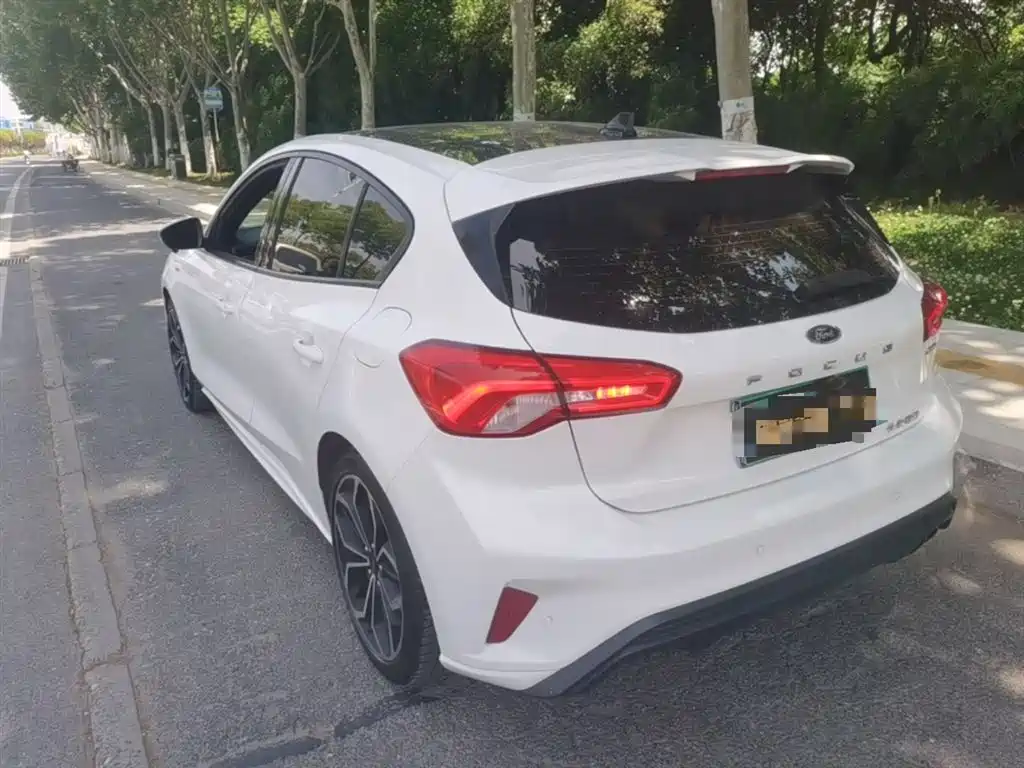 Focus 2021 Hatchback EcoBoost 180 Automatic ST Line купить на сайте DeffCars