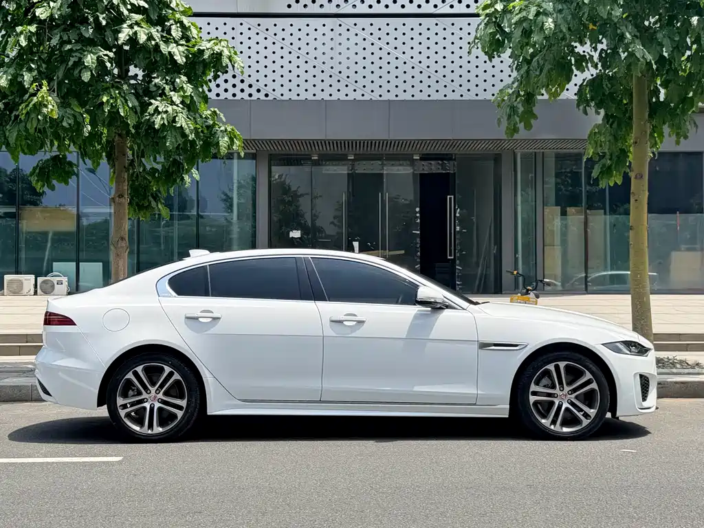 Jaguar XEL 2022 2.0T 250PS R-DYNAMIC S aggressive sports version купить на сайте DeffCars