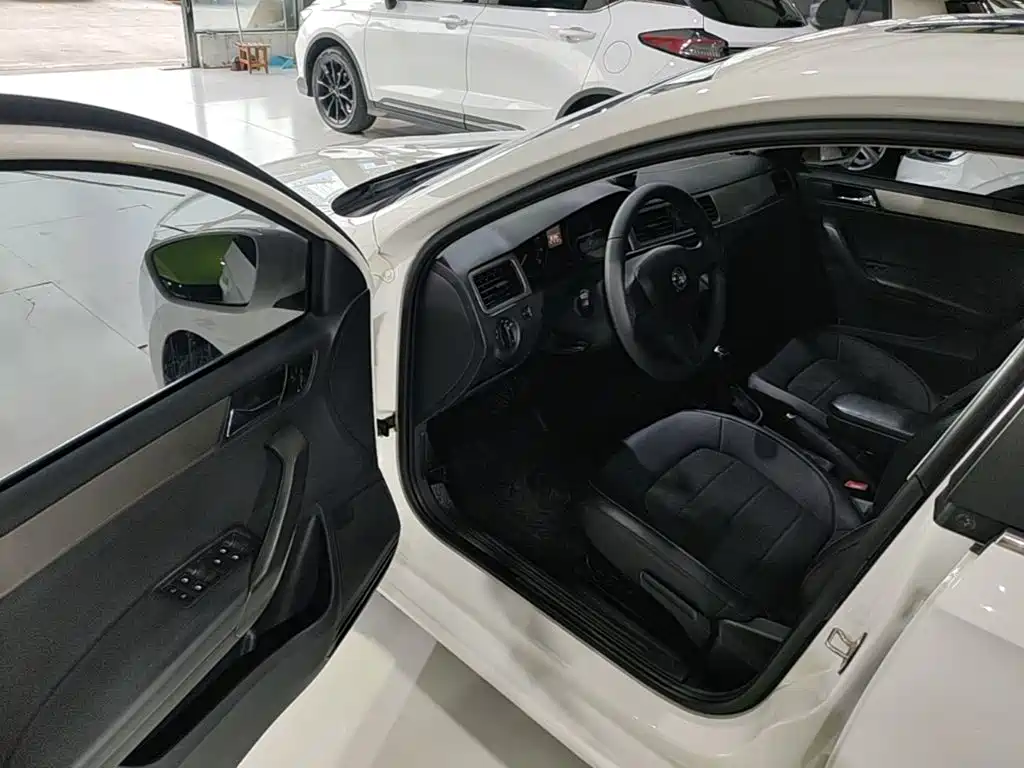 Xindong (Rapid Spaceback) 2016 Modified 1.6L Automatic Pioneering Edition купить на сайте DeffCars