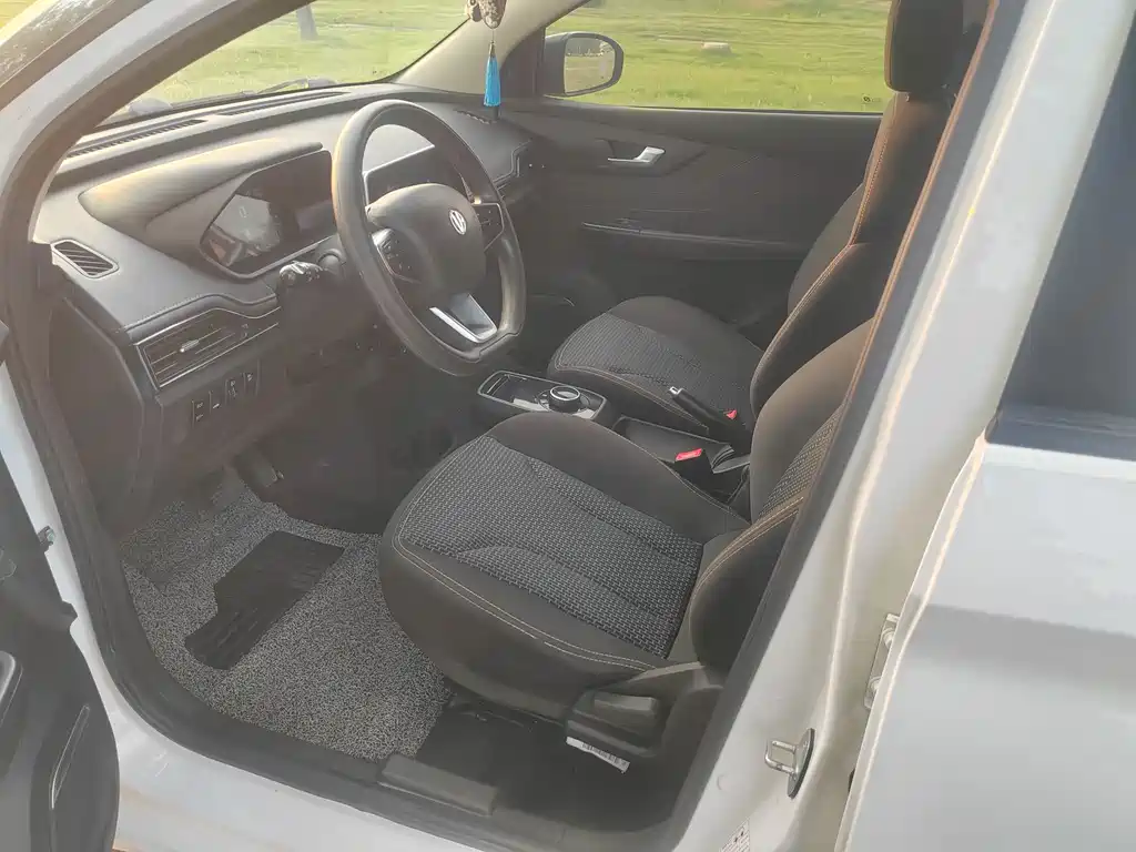 Young Guangxiaoxin 2021 S400 4-seater купить на сайте DeffCars