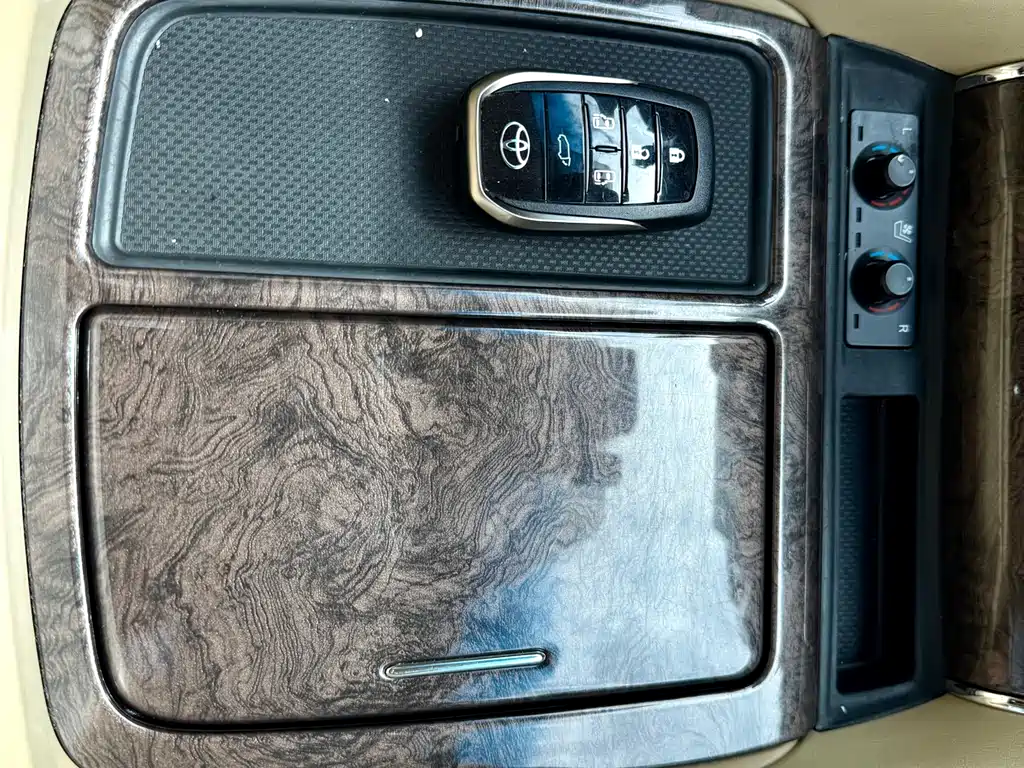 Wilfa 2021 Crown Dual Engine 2.5L HV Premium Edition купить на сайте DeffCars