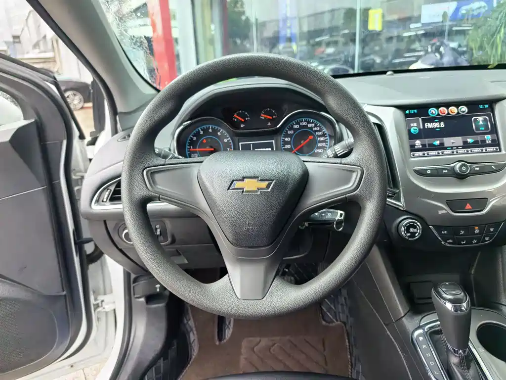 Cruze 2017 1.5L Automatic Pioneer Sunroof Edition купить на сайте DeffCars