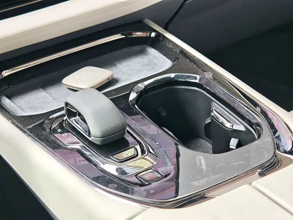 Jikrypton 009 2024 seven-seat aisle version four-wheel drive 108kWh купить на сайте DeffCars