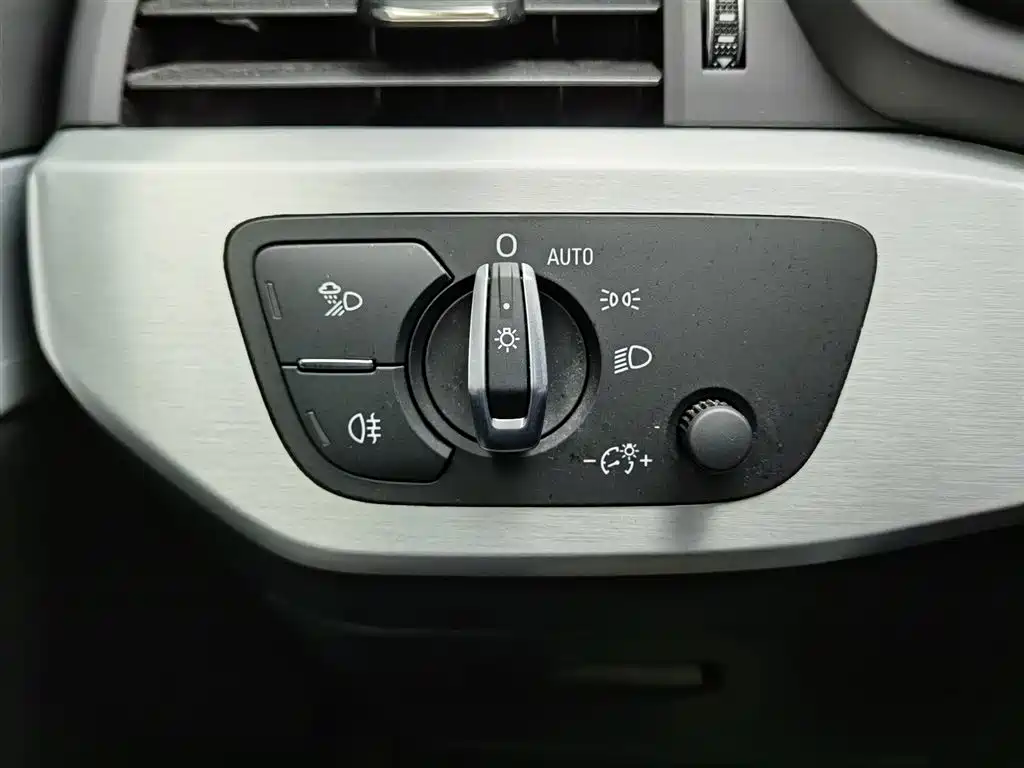 Audi A4L 2020 40 TFSI luxury and dynamic model купить на сайте DeffCars