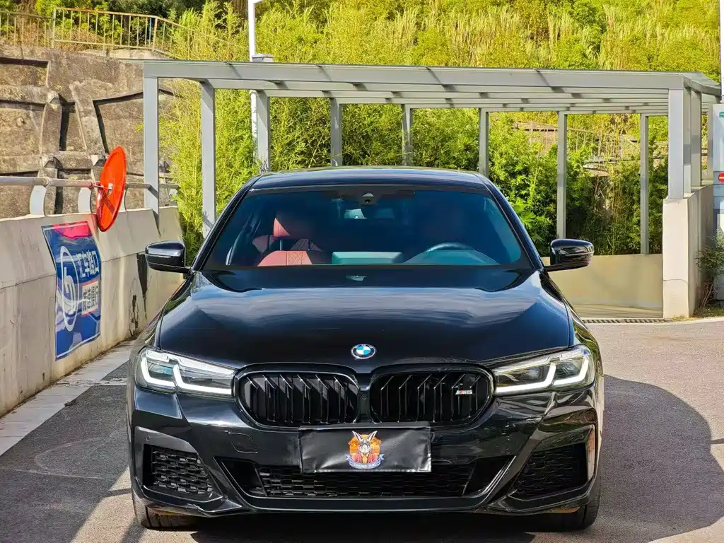 BMW 5 Series 2023 530Li Leading M Sports Package купить на сайте DeffCars