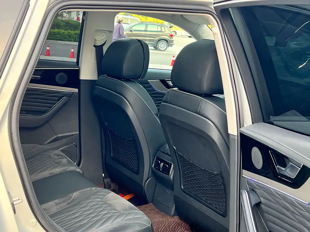 Hongqi HS5 2022 2.0T Zhilian Flagship Edition купить на сайте DeffCars