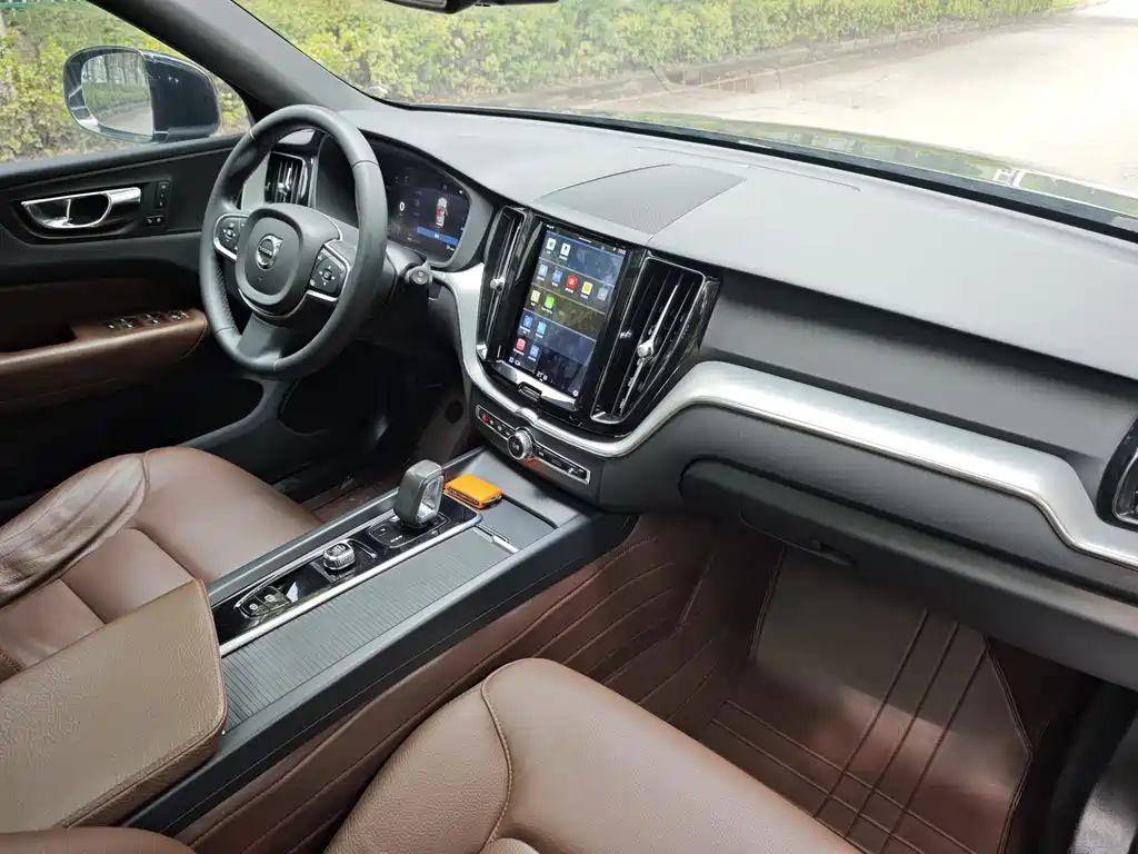 Volvo XC60 2022 B5 four-wheel drive Zhiyi Luxury Edition купить на сайте DeffCars