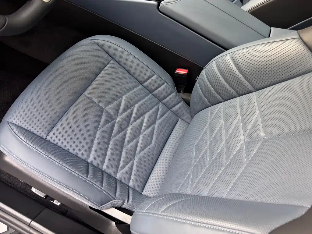 BMW 5 Series 2025 530Li Exclusive M Sports Package купить на сайте DeffCars