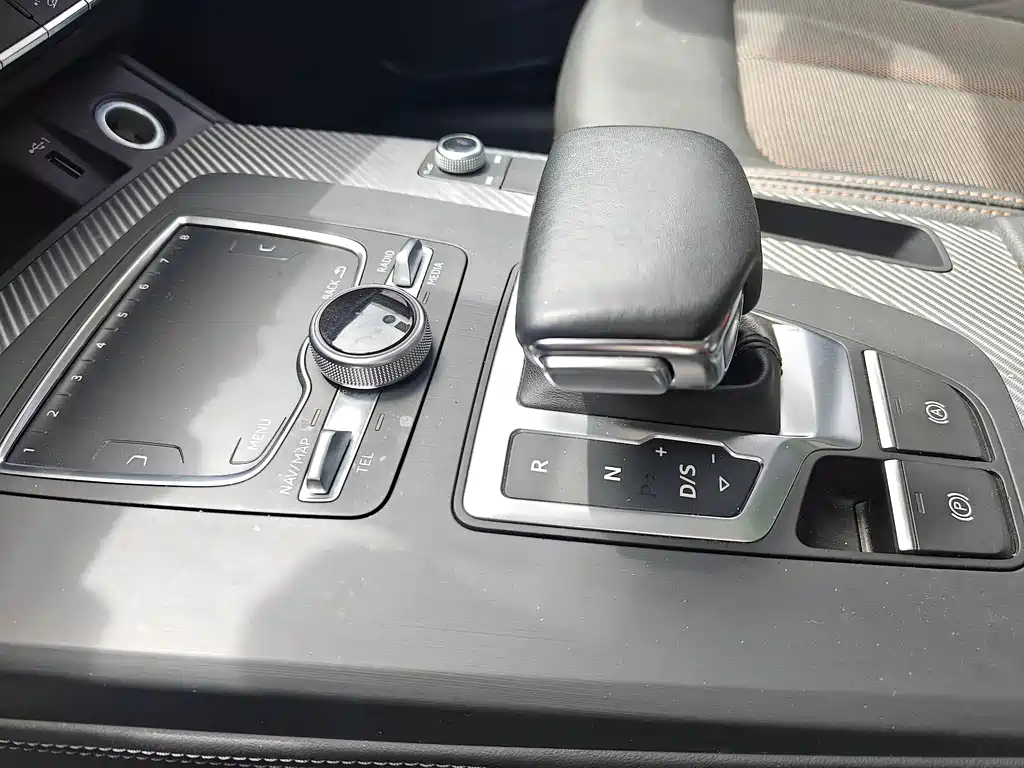 Audi Q5L 2018 45 TFSI Exclusive Fashion Model National VI купить на сайте DeffCars