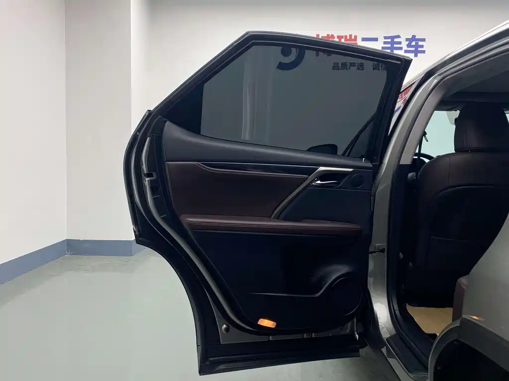 Lexus RX 2020 facelift 300 four-wheel drive elegant version купить на сайте DeffCars