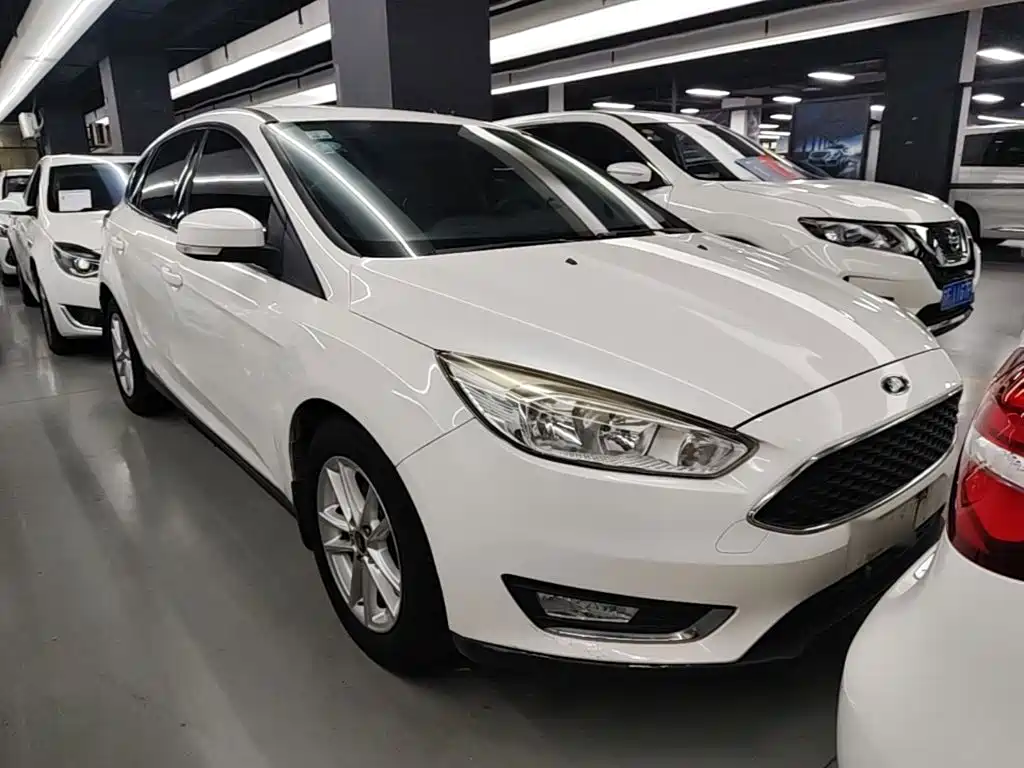 Focus 2017 hatchback 1.6L automatic stylish Senova Zhixing version купить на сайте DeffCars