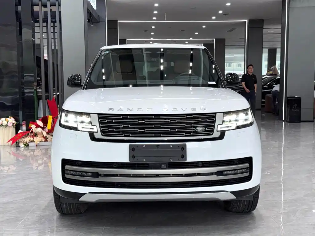 Range Rover 2024 3.0 L6 400PS Extended Edition купить на сайте DeffCars