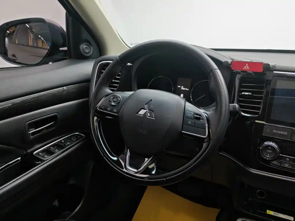 Outlander 2020 2.0L 2WD Enjoy Edition 5 seats купить на сайте DeffCars