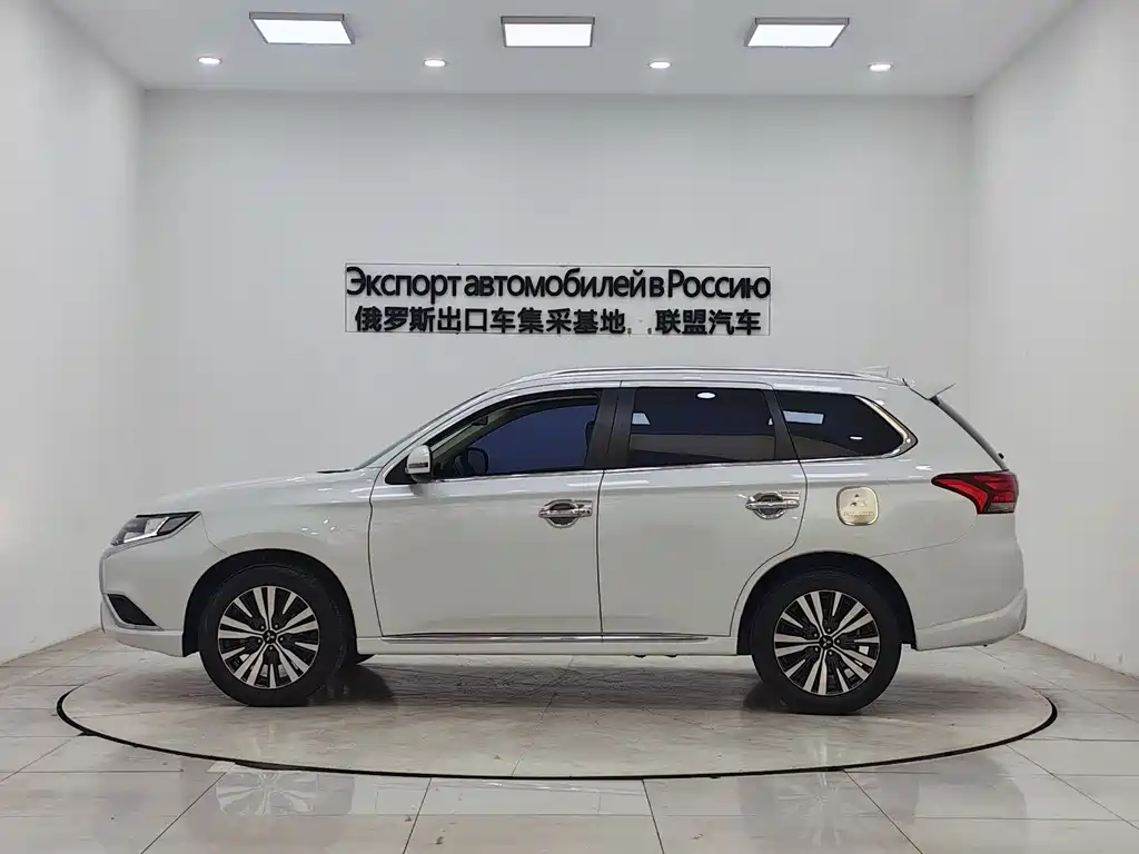 Outlander 2021 facelift 2.0L 2WD Enjoy Edition 5 seats купить на сайте DeffCars