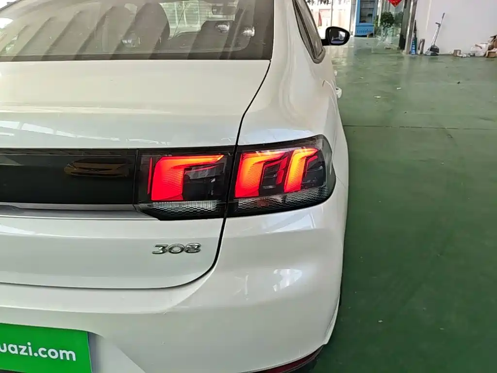 Peugeot 308 2016 1.6L manual fashion version купить на сайте DeffCars