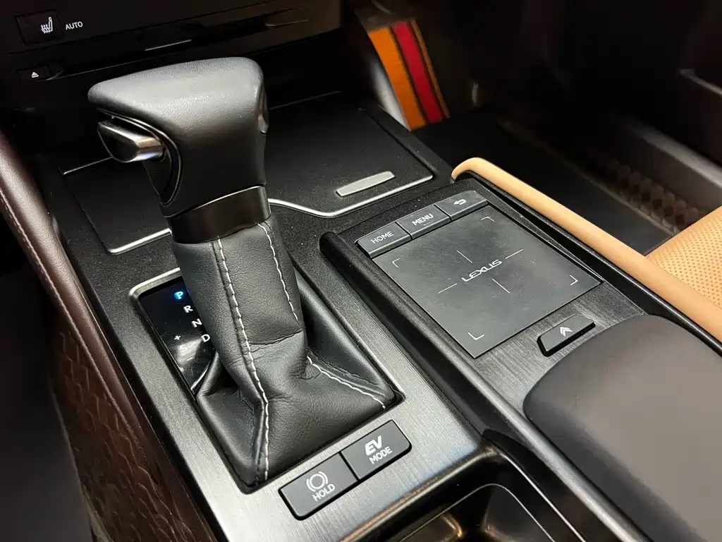 Lexus ES 2020 300h Excellence Edition купить на сайте DeffCars