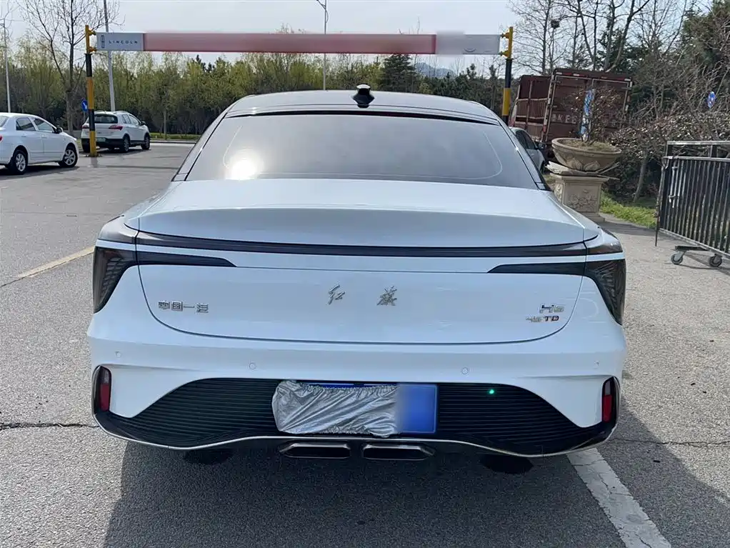 Hongqi H6 2023 2.0T Zhi Shang Edition купить на сайте DeffCars