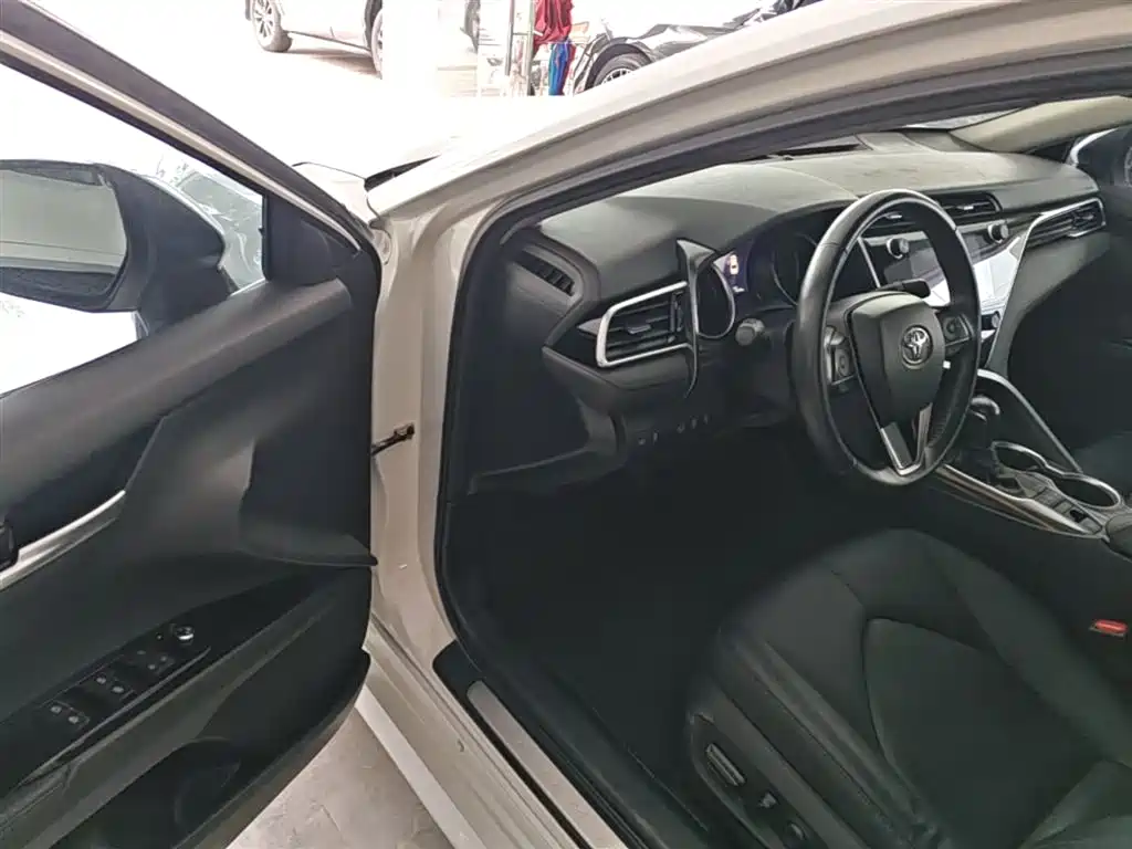 Camry 2019 facelift 2.5G Deluxe Edition купить на сайте DeffCars