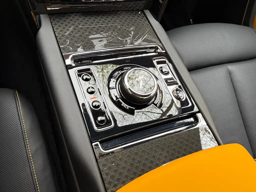 Cullinan 2020 Black Badge купить на сайте DeffCars