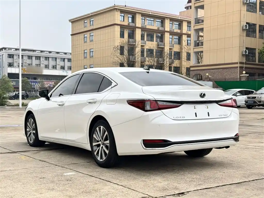 Lexus ES 2020 260 Excellence Edition купить на сайте DeffCars