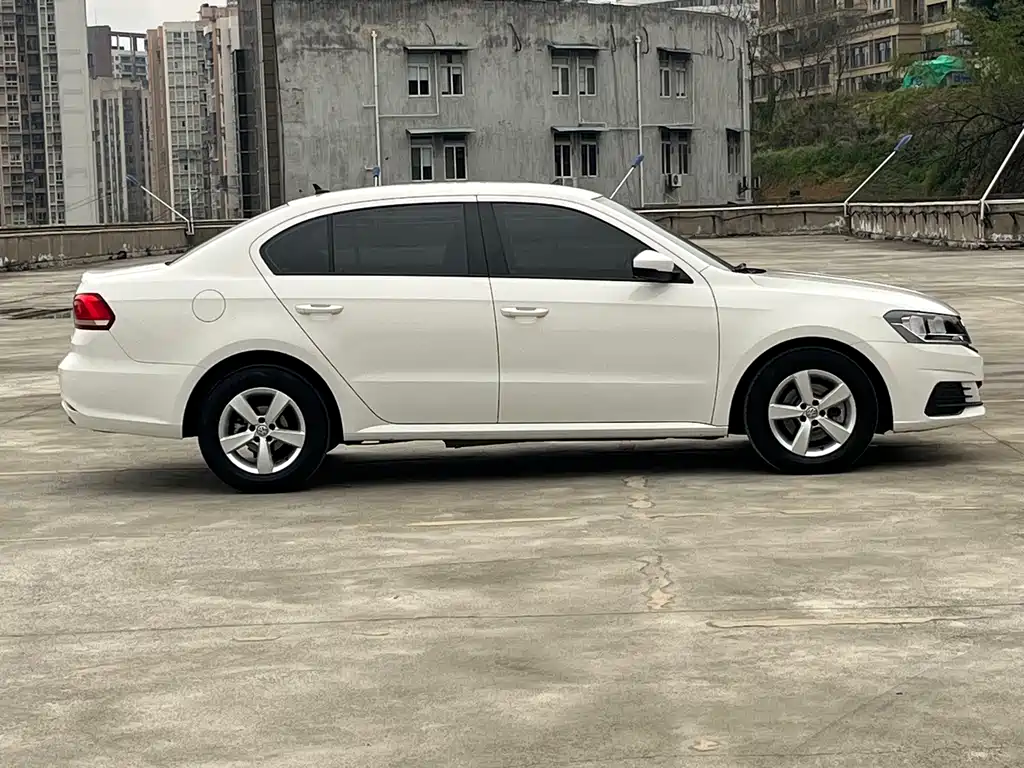 Lavida 2022 1.5L automatic fashion version купить на сайте DeffCars