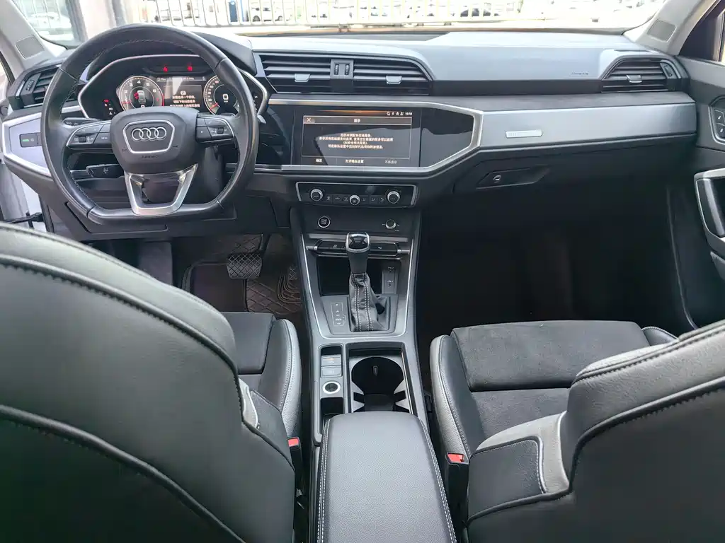 Audi Q3 2023 35 TFSI Fashionable and Dynamic (1.5T) купить на сайте DeffCars