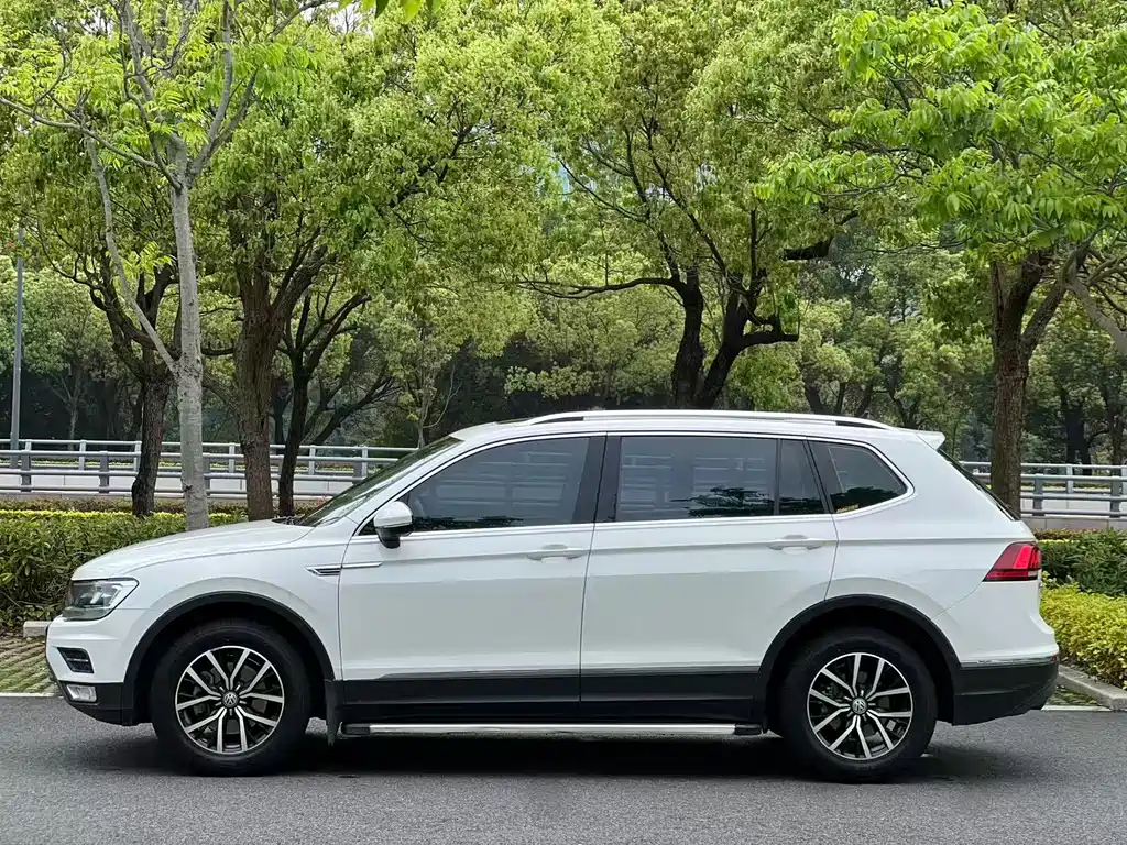 Tiguan L 2018 330TSI automatic two-wheel drive luxury version купить на сайте DeffCars