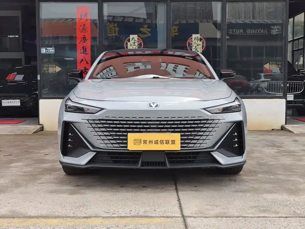 Changan UNI-V 2023 1.5T premium model купить на сайте DeffCars