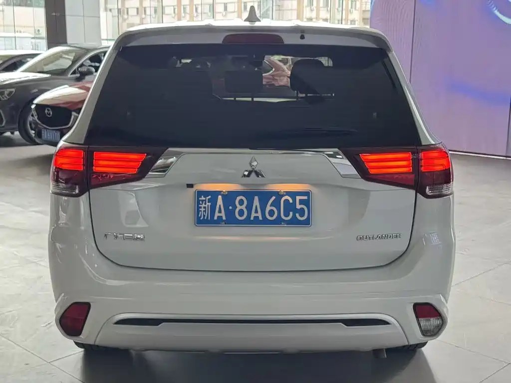 Outlander 2021 2.0L 2WD 5-seater купить на сайте DeffCars