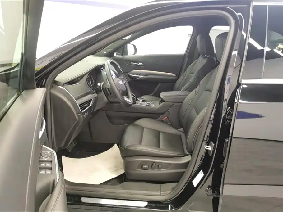 Cadillac XT4 2021 28T two-wheel drive leading model купить на сайте DeffCars
