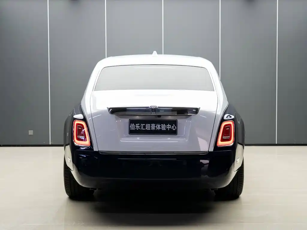 Phantom 2018 6.7T long wheelbase version купить на сайте DeffCars