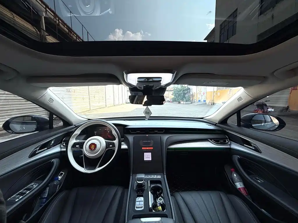 Hongqi H5 2023 2.0T Automatic Zhilianqichang Edition купить на сайте DeffCars