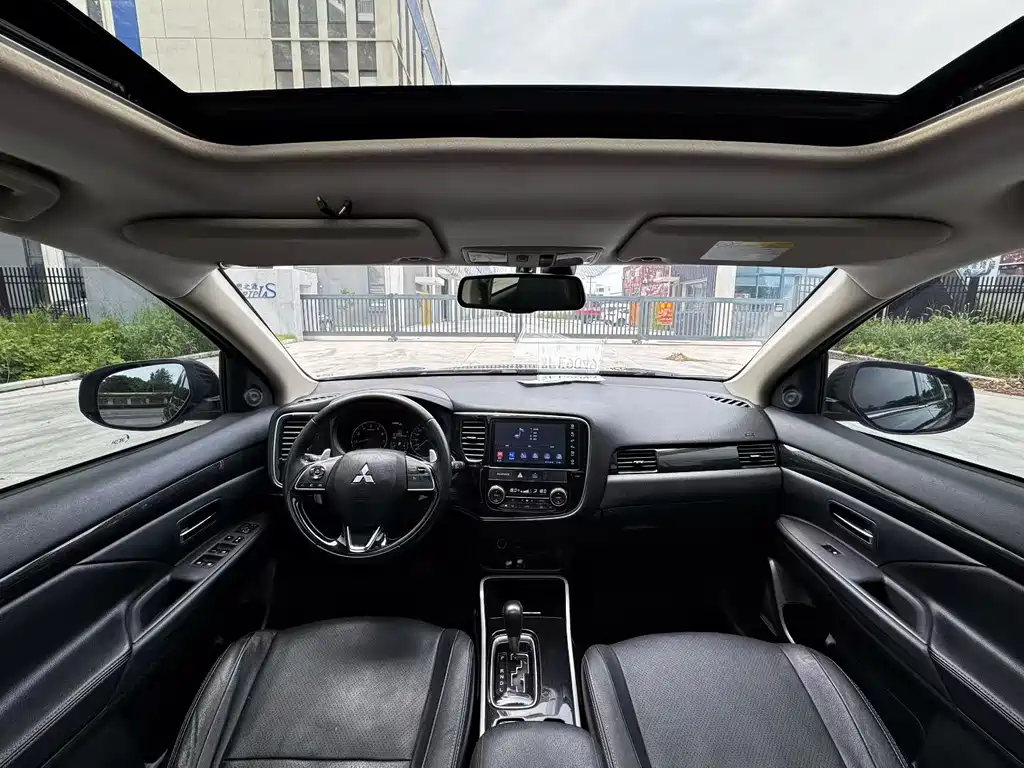 Outlander 2018 2.4L four-wheel drive elite version 5 seats купить на сайте DeffCars