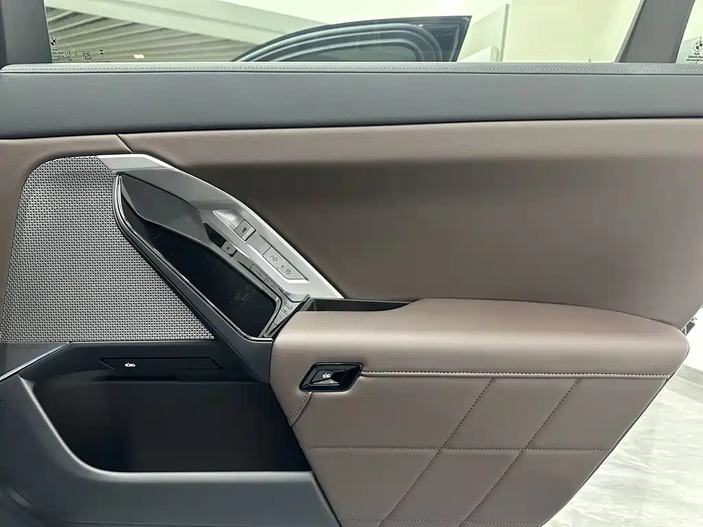 BMW 7 Series 2023 735Li Luxury Package купить на сайте DeffCars