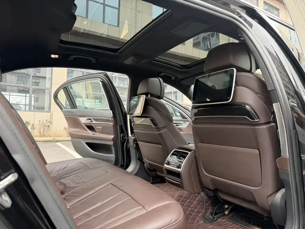 BMW 7 Series 2018 730Li Leading M Sports Package купить на сайте DeffCars