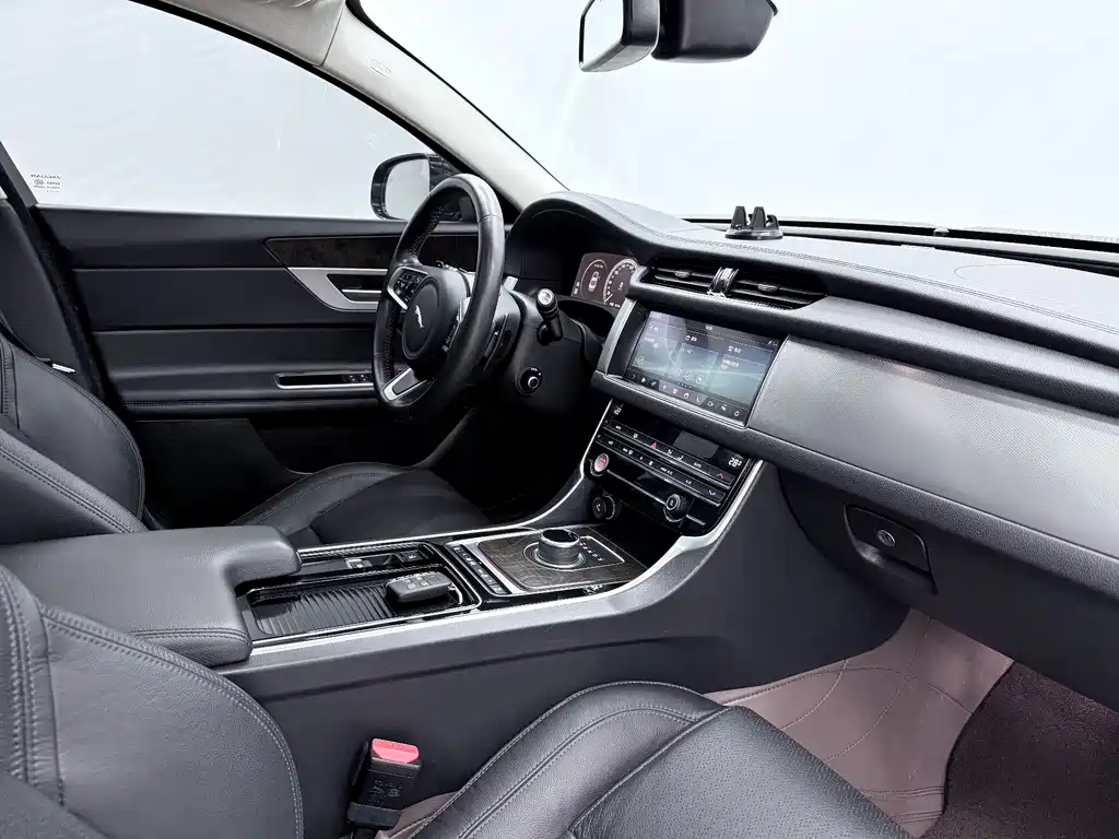Jaguar XFL 2021 XFL 2.0T P250 four-wheel drive obsidian sports version купить на сайте DeffCars