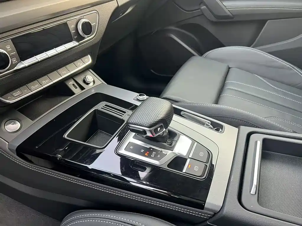 Audi Q5L 2024 40 TFSI fashionable and dynamic купить на сайте DeffCars