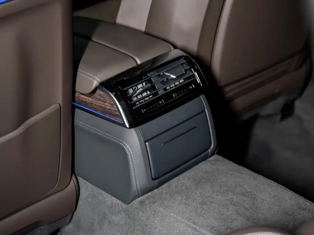 Audi A8 2024 A8L 55 TFSI quattro flagship model купить на сайте DeffCars