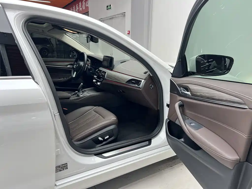 BMW 5 Series 2021 530Li xDrive Luxury Package купить на сайте DeffCars