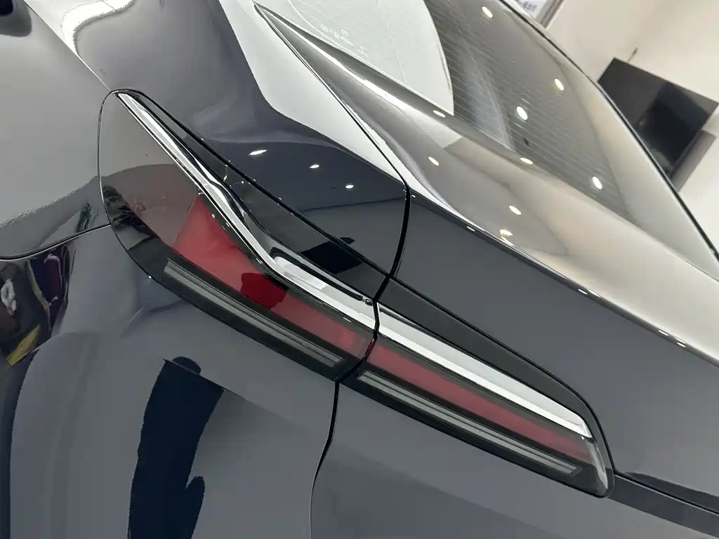 BMW 7 Series 2023 735Li Luxury Package купить на сайте DeffCars