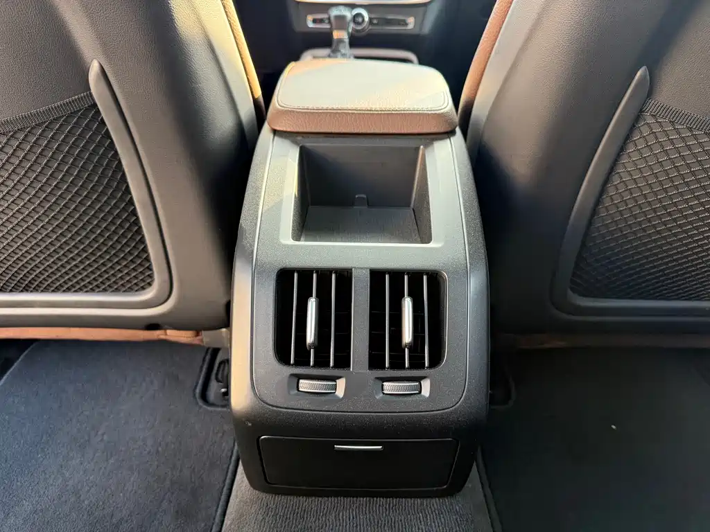 Volvo S90 2020 T5 Zhiyi Luxury Edition купить на сайте DeffCars