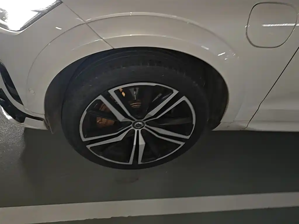 Volvo XC60 plug-in hybrid 2021 T8 E-drive hybrid Zhiyuan sports version купить на сайте DeffCars