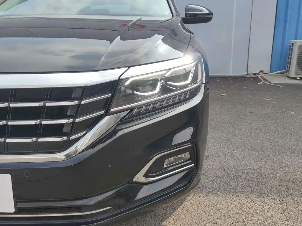 Passat 2019 330TSI Deluxe Edition National VI купить на сайте DeffCars