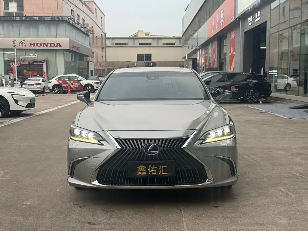 Lexus ES 2018 300h Exclusive Edition National V купить на сайте DeffCars